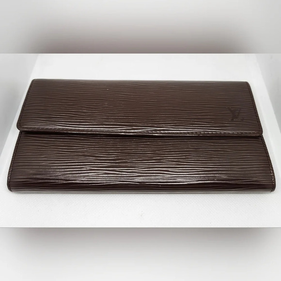 Louis Vuitton Brown Epi Sarah Wallet - Picture 1 of 10